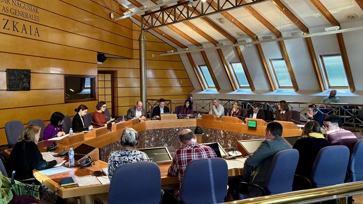 La Diputación de Bizkaia reconoce que "intuía" los "obstáculos insalvables" del Guggenheim Urdaibai y cifra en más de un millón de euros los trabajos realizados