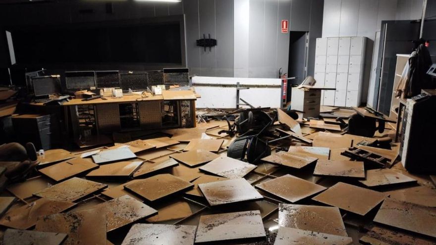 El Metro cerró la circulación de todos los trenes después de que la DANA empezara a inundar el puesto de mando