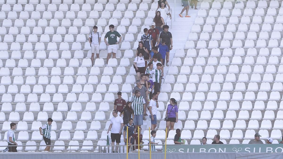 Entrenamiento del Córdoba a puerta abierta para la afición