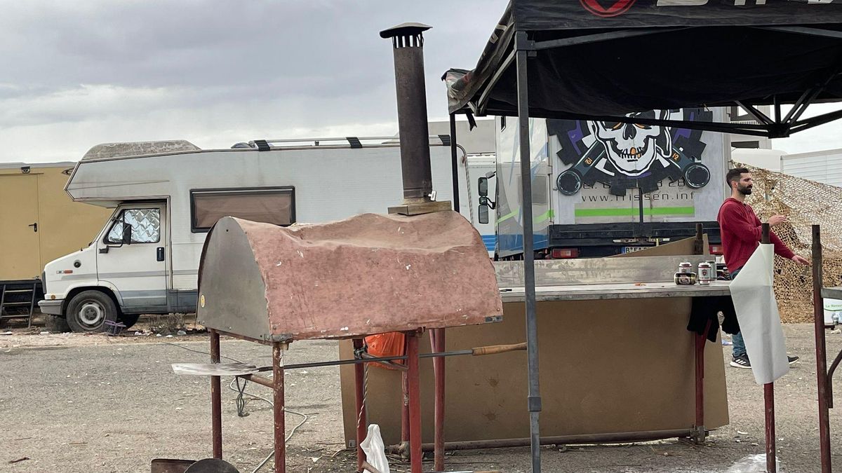 Un horno de leña en la Big Fucking Party de Fuente Álamo | A. C.