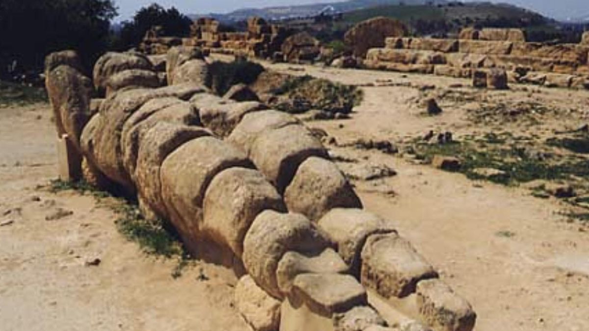 Los atlantes gigantes cargaban los muros del santuario