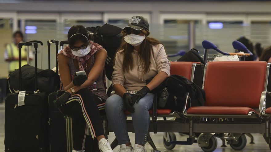 Llegó el último vuelo autorizado desde Reino Unido: pasajeros deberán realizar siete días de cuarentena