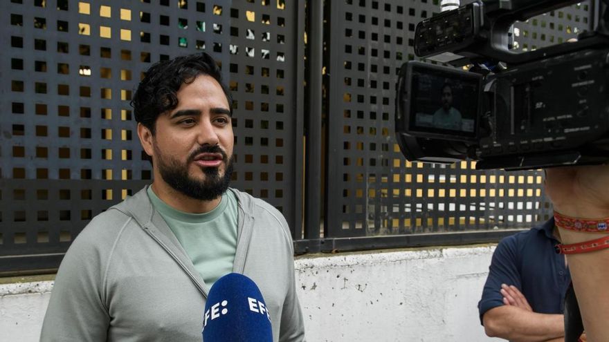 El número 1 de Se acabó la fiesta, Alvise Pérez, ejerce su derecho al voto en Sevilla