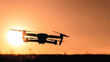 Las partes metálicas de un dron pueden dañar de gravedad los motores