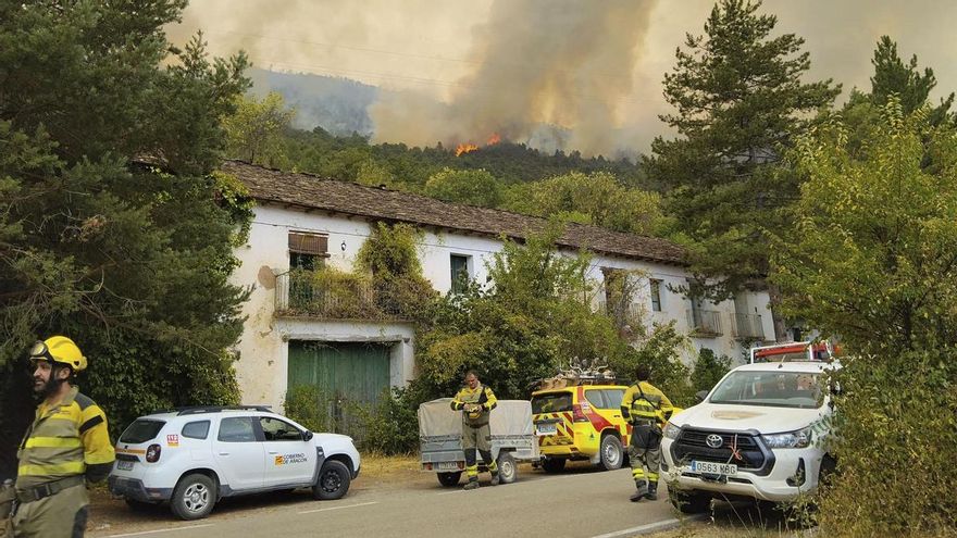El incendio de Riglos frena su avance hacia Monte Oroel y el operativo afronta la tarde con “cierto optimismo”