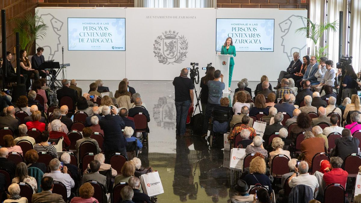 Homenaje a los centenarios de Zaragoza