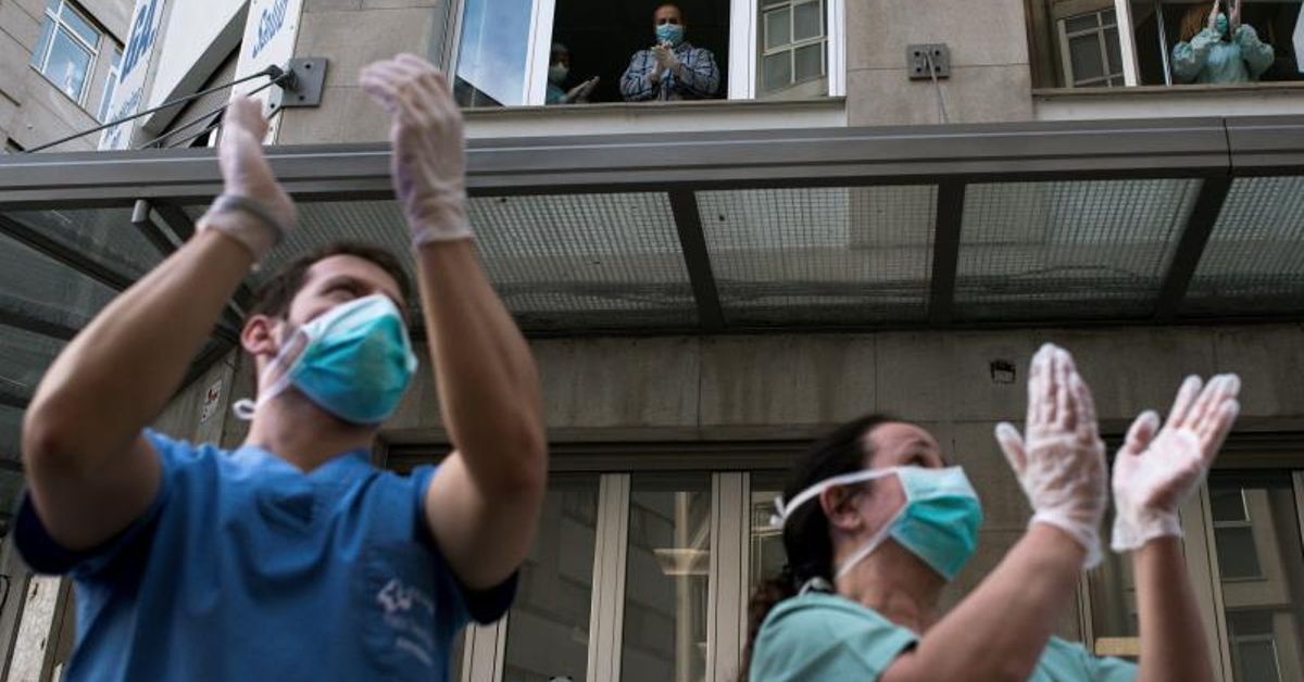 Los sanitarios con síntomas deberán hacerse el test antes de volver a