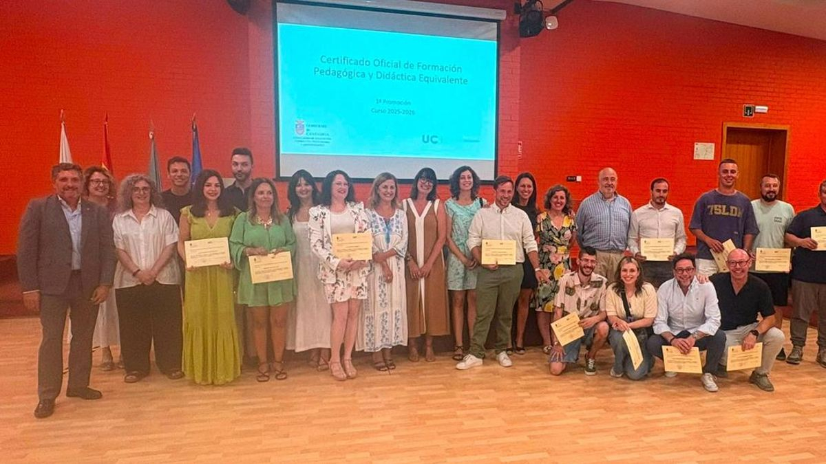 Los 20 primeros alumnos del certificado en Formación Pedagógica y Didáctica para profesorado de FP reciben su título