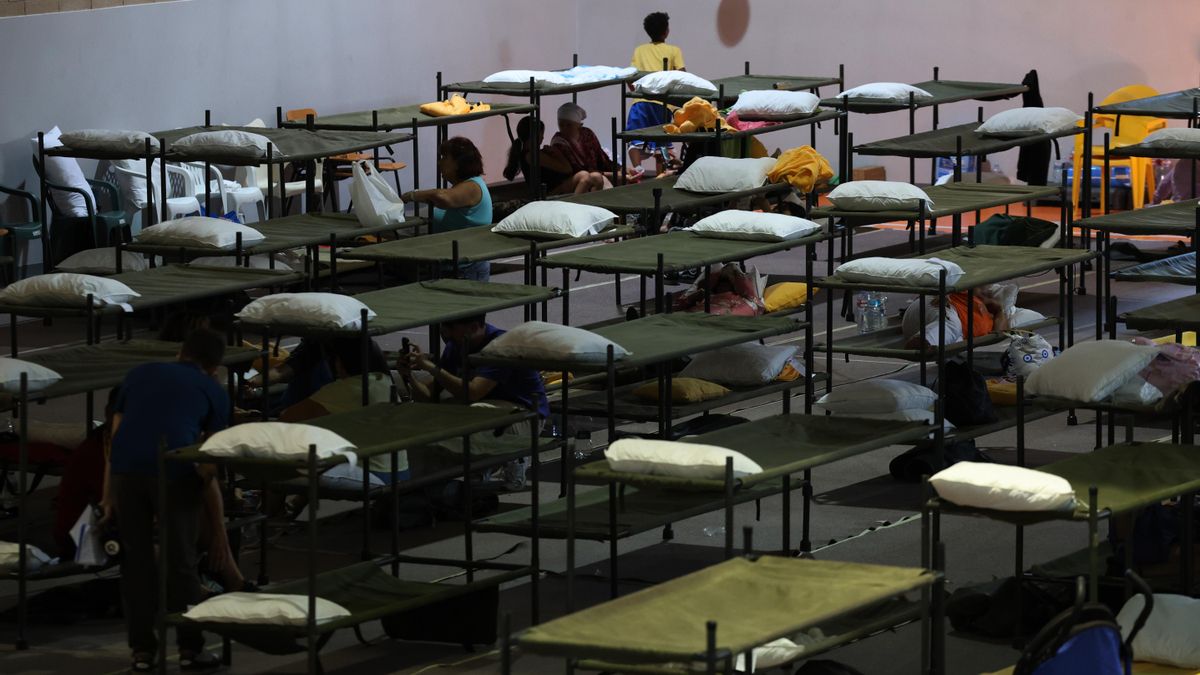 Noche de insomnio, preocupación y angustia entre los desalojados por los fuegos: “Nunca habíamos vivido nada parecido”