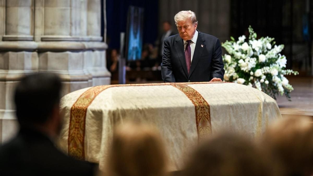 Trump se luce en el funeral del republicano Lindsey Graham: "A todos les caía bien... bueno, no a todos, pero suena bien"