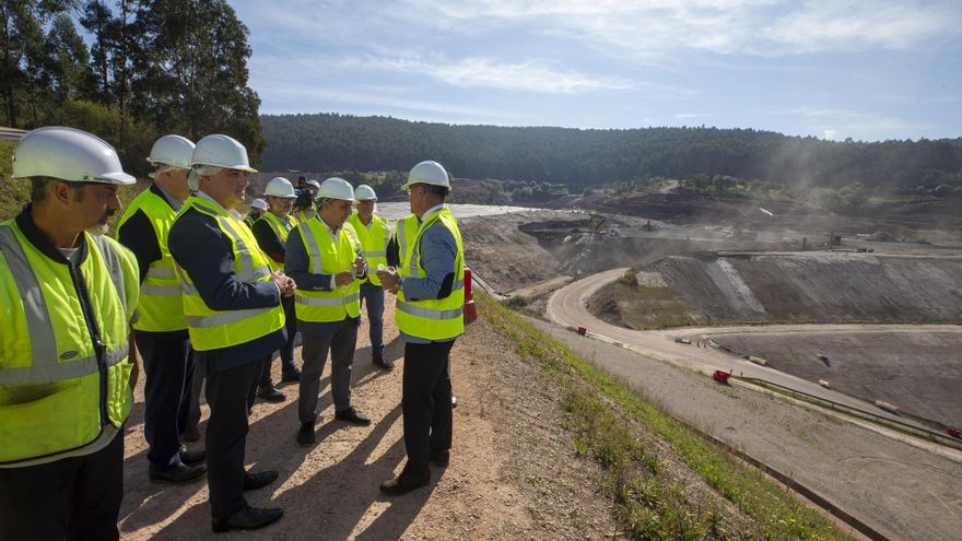 El consejero de Fomento, Vivienda, Ordenación del Territorio y Medio Ambiente, Roberto Media, visita a las instalaciones de IACAN.