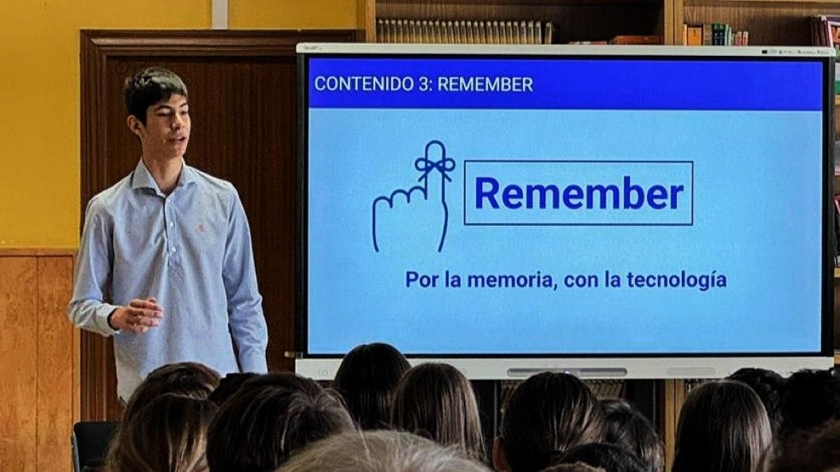 Un leonés de 13 años crea una app para ayudar a personas con Alzheimer y captar el interés del sector sanitario