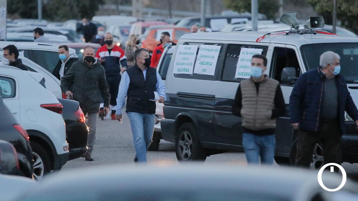 Caravana de coches de trabajadores de AUCORSA