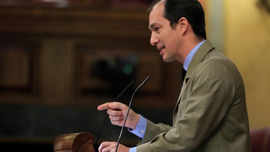 El vicepresidente de Vox inhabilitado para gestionar empresas cambió en el Congreso su cargo en una compañía