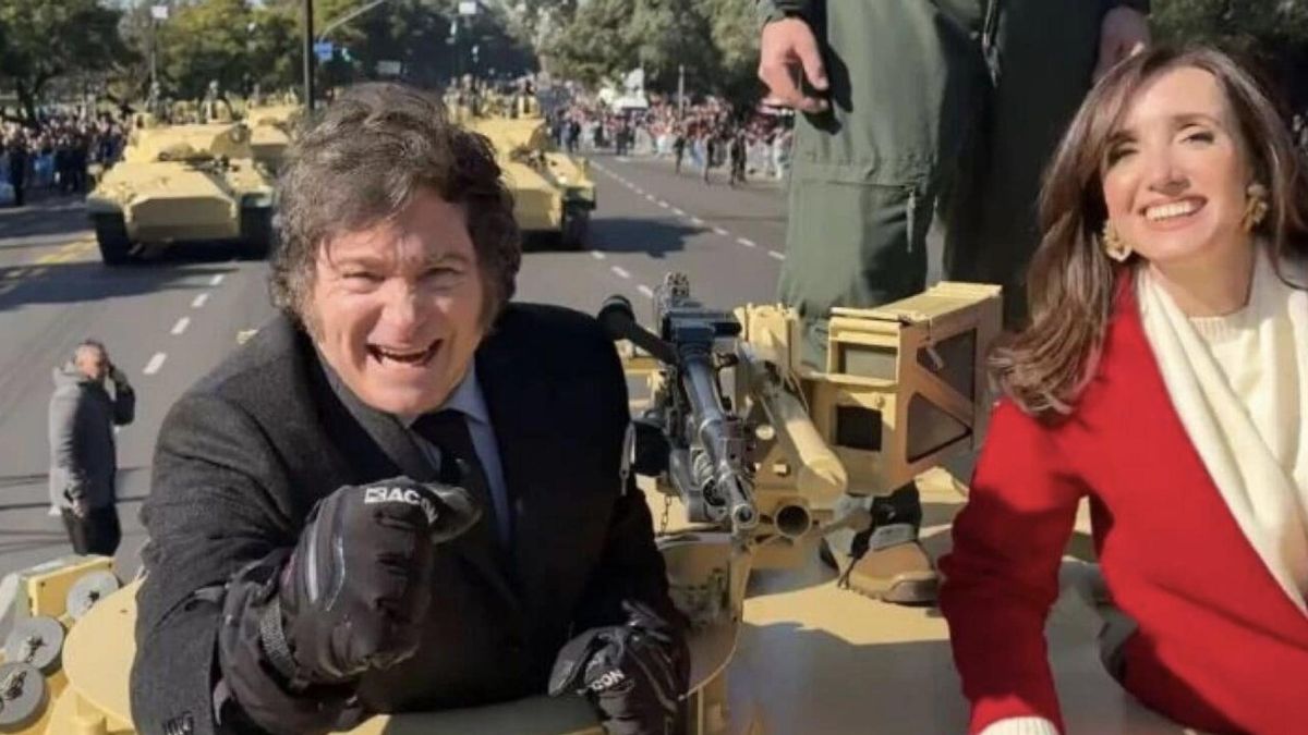 Milei con Villarruel, arriba de un tanque, el 9 de julio de 2024.