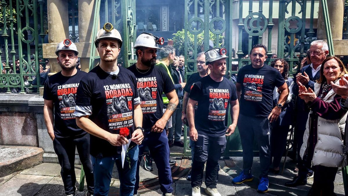 Los trabajadores de Mina Miura a su llegada a la Junta General del Principado, el pasado 13 de mayo.