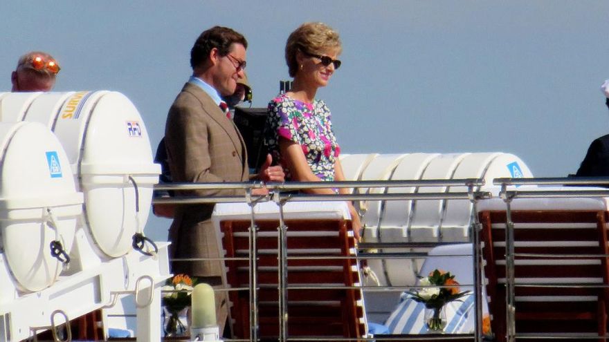 Dominic West y Elizabeth Debicki, como el príncipe Carlos y la princesa Diana