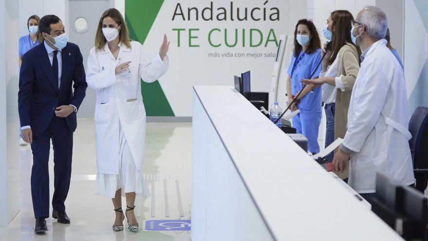 Moreno presume de sanidad pública en su hospital estrella en plena colisión sindical y política por "favorecer" a la privada