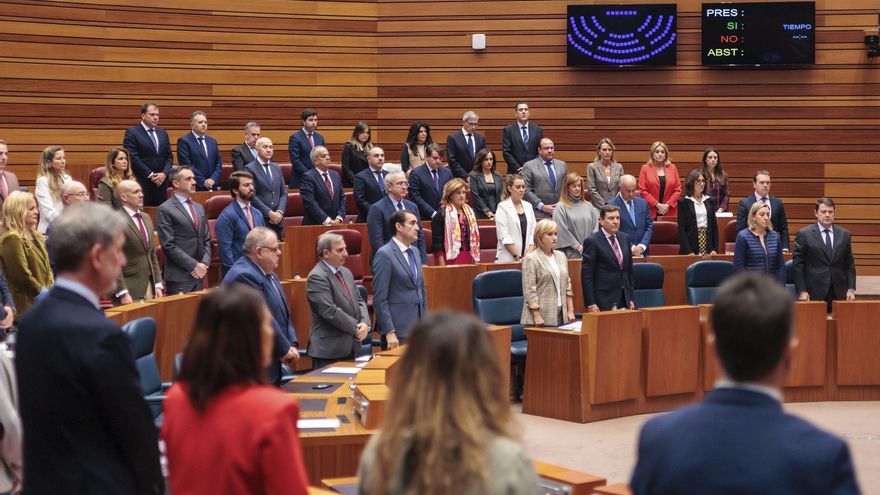 Las Cortes de Castilla y León suspenden la sesión por los muertos causados por la DANA en València