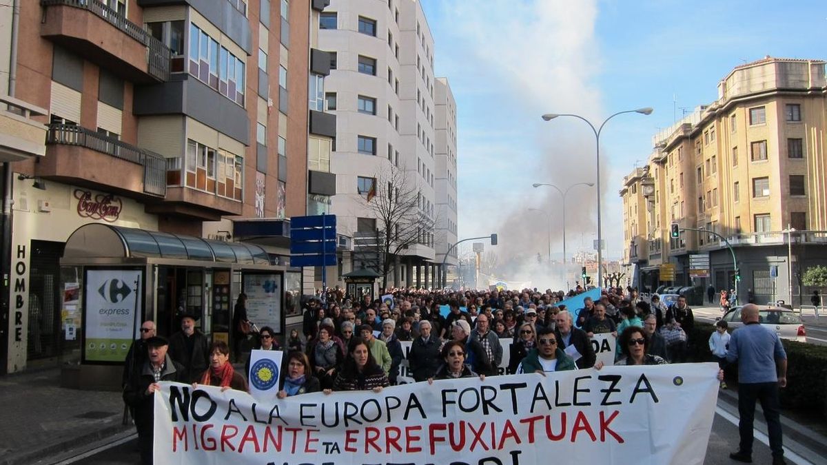 La marcha recorre las calles de la capital navarra.