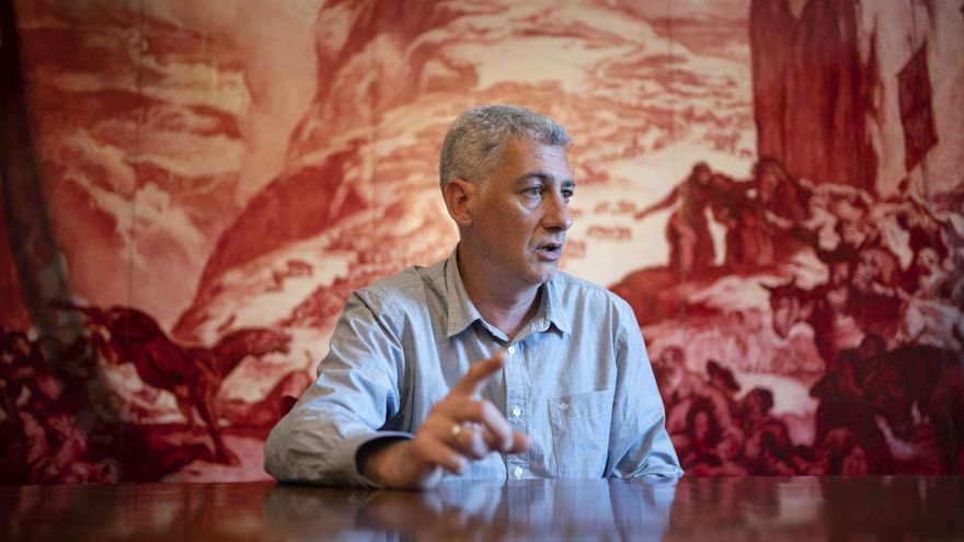 Oskar Matute, durante un momento de la entrevista, en el Congreso de los Diputados.