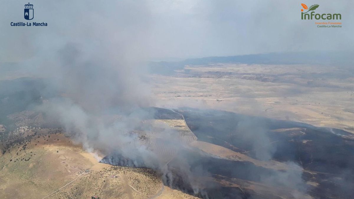 Confinados dos pueblos de Ciudad Real tras declararse un incendio forestal que alcanza el nivel 2