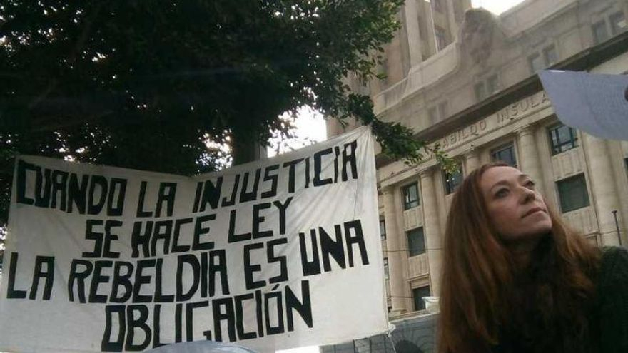 Cáritas indemnizará a una activista a la que despidió tras oponerse a dejar sin atención a personas "por razones ideológicas"