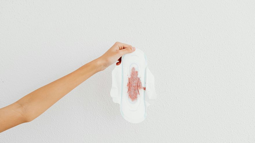 A millones de mujeres les duele hoy la regla y nadie les dice por qué: “Es más fácil dar una pastilla que ir más allá”