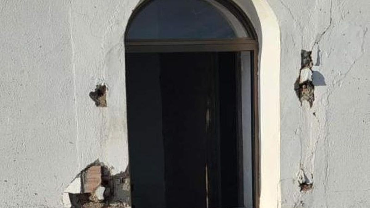 La entrada a la iglesia de Villamoratiel se hizo a través de una de sus ventanas. 