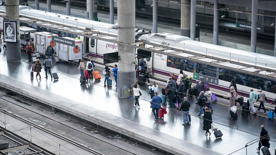 El Gobierno crea un abono transporte único en toda España por 60 euros al mes
