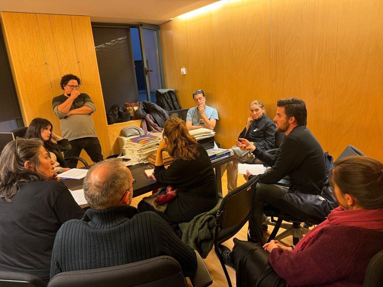 Reunión de los representantes de las plantillas con Podemos.