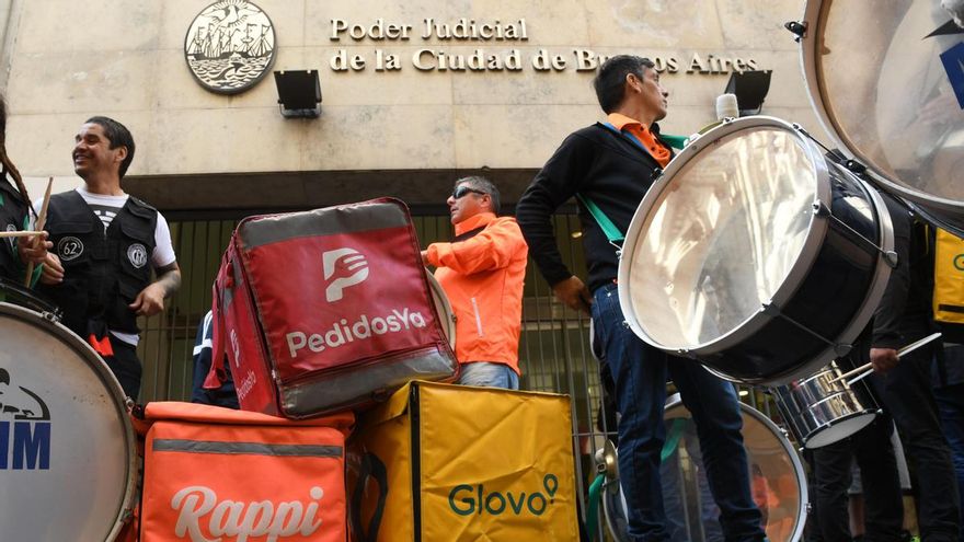 Una década de desintegración laboral: uno de cada dos trabajadores argentinos hace changas
