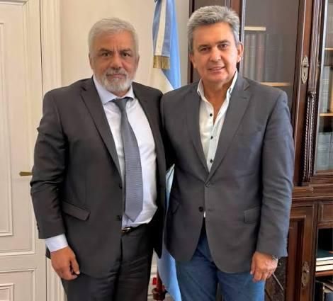El Director General de Aduanas, Andrés Velis, junto al exsenador por Chaco Victor Zimmermann.