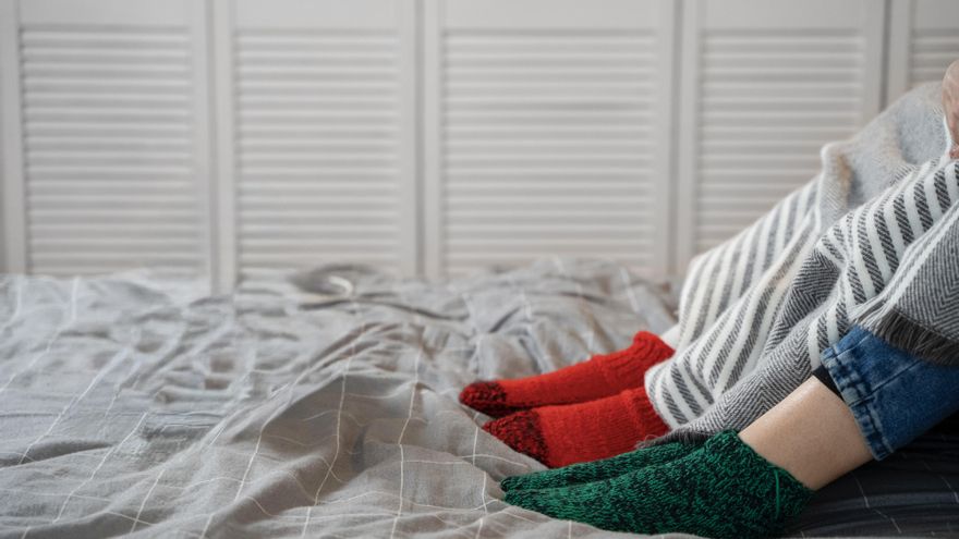 Camisetas térmicas, jerséis de lana o capas protectoras: las prendas que ayudan a combatir el frío dentro de casa