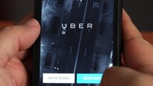 Uber y Cabify anuncian que dejan de operar en Barcelona desde este viernes por el decreto sobre las VTC