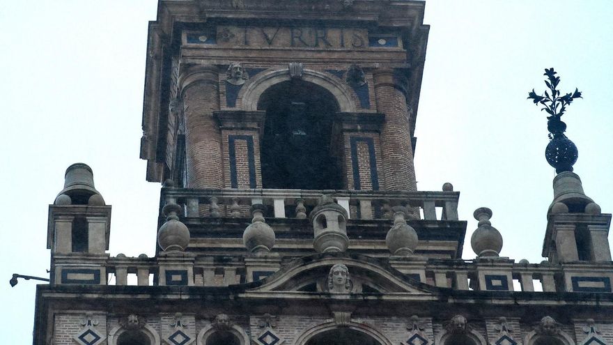 La Giralda sufre varios desprendimientos a causa de la borrasca Leonardo