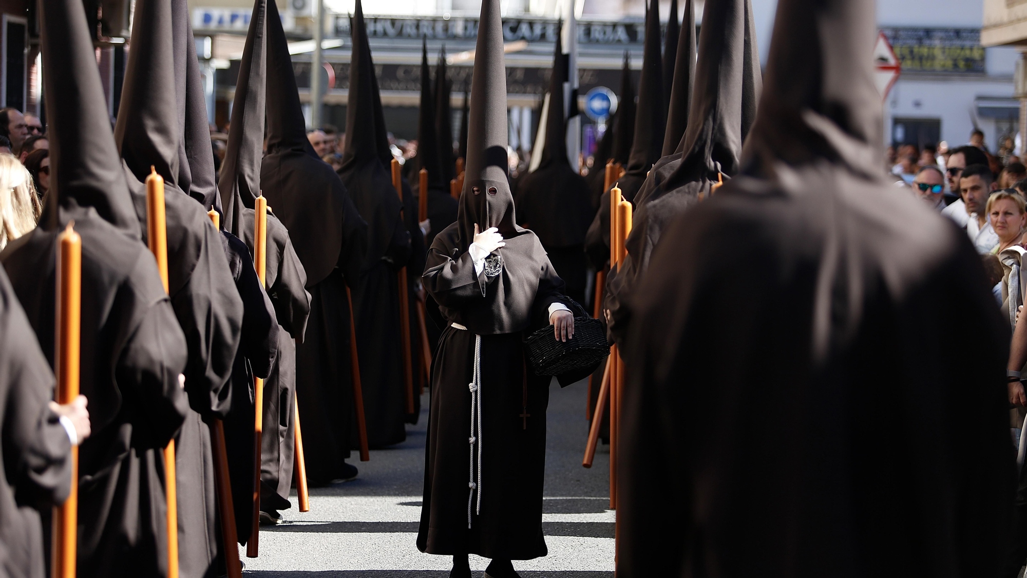 La procesión de la Hermandad de la Soledad, en imágenes