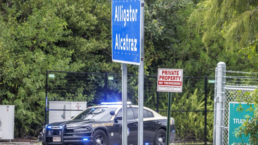 Congresista afirma que solo quedan 336 migrantes en Alligator Alcatraz ante posible cierre