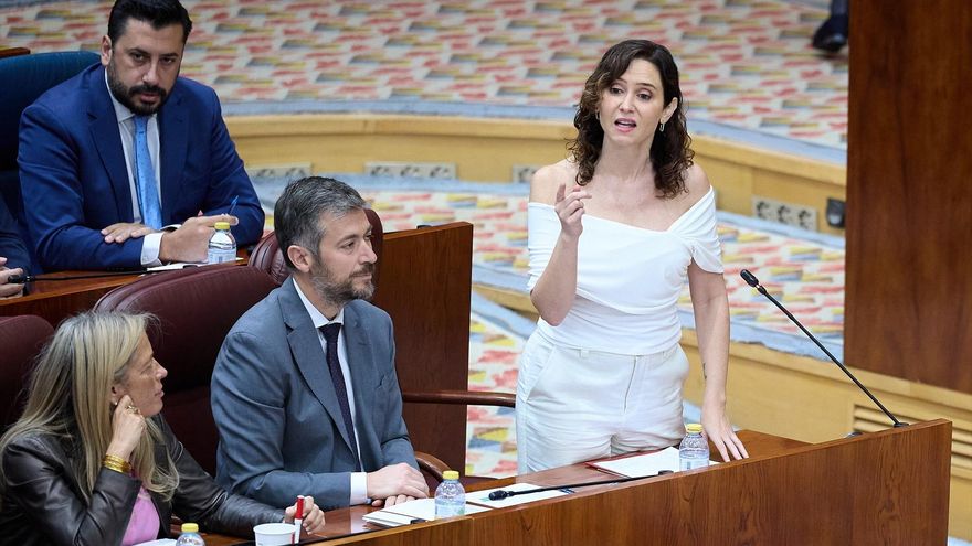 La presidenta de la Comunidad de Madrid, Isabel Díaz Ayuso, interviene durante un pleno en la Asamblea de Madrid, a 16 de mayo de 2024, en Madrid (España).