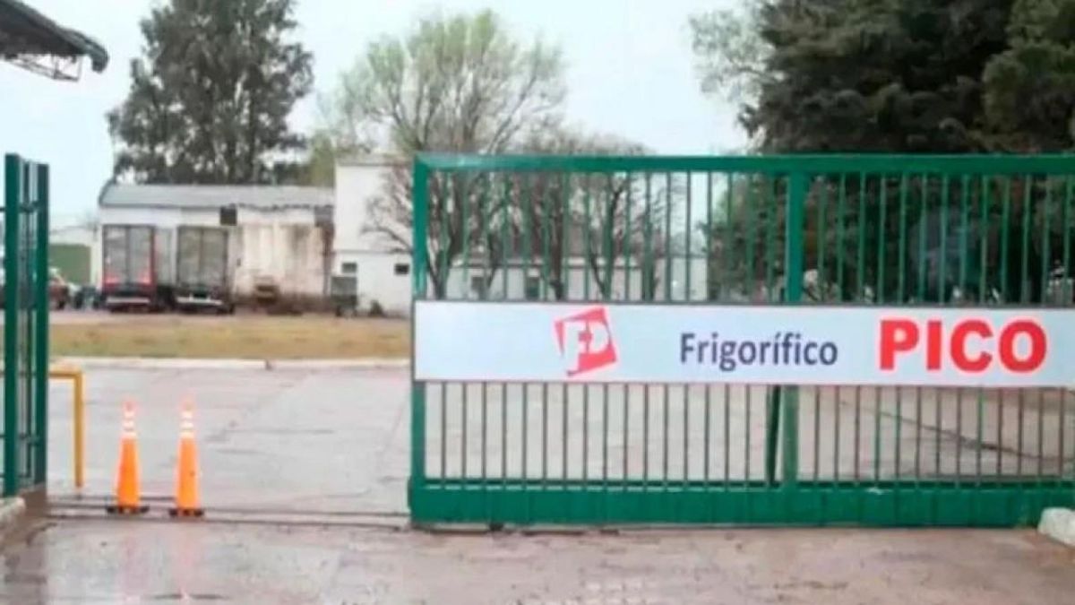 El frigorífico creador de las hamburguesas Paty suspendió a todo su personal por la crisis que golpea al sector