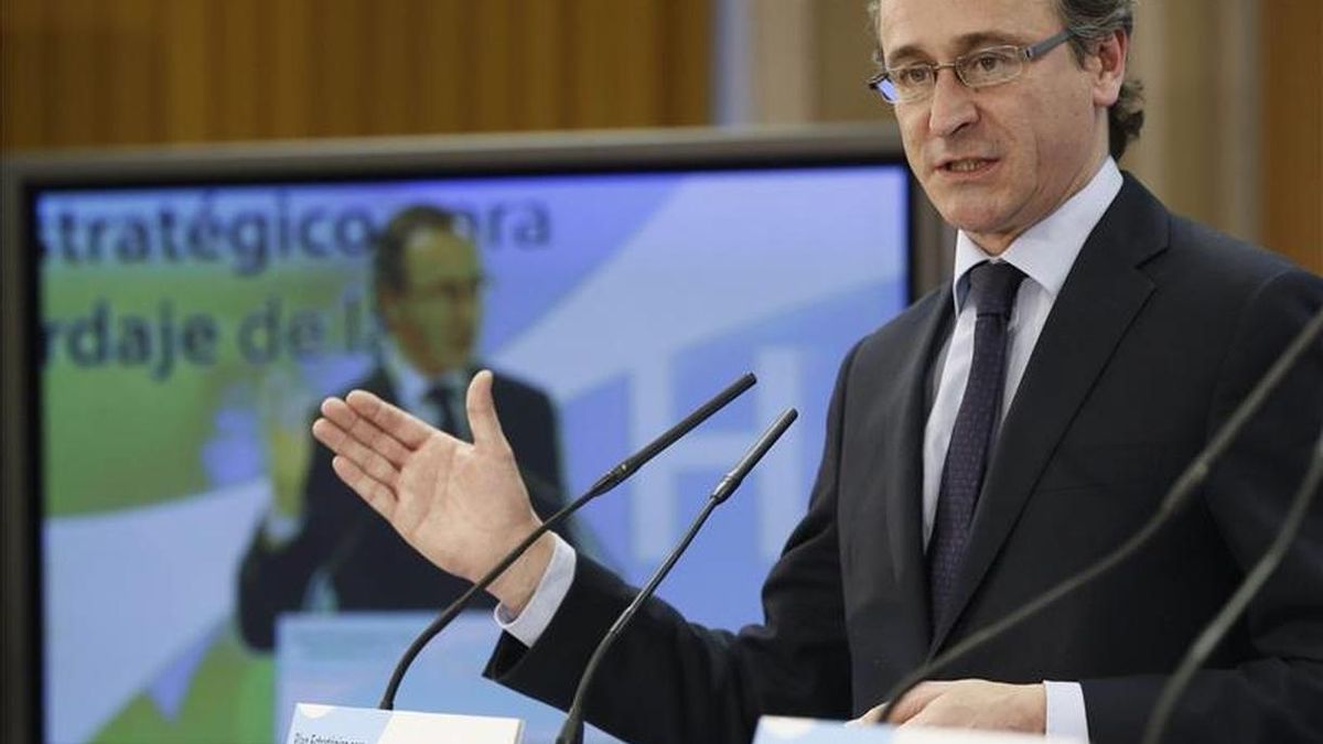 Alonso aborda con las CCAA la financiación de los fármacos contra hepatitis C