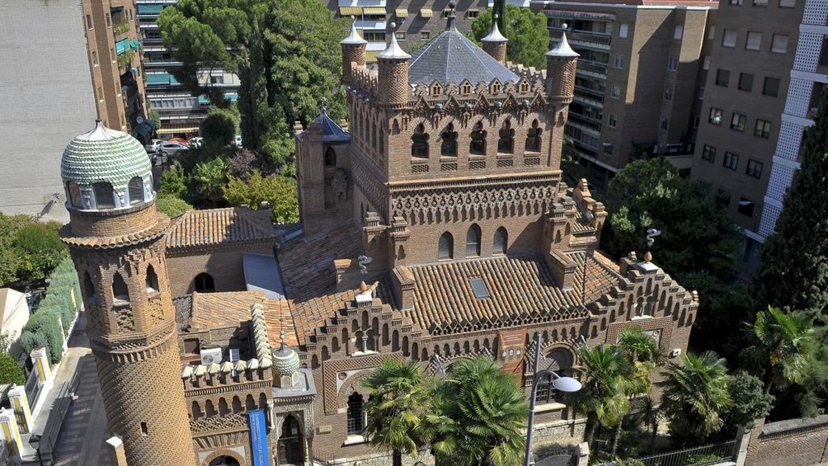 La villa de Madrid con un palacete de inspiración neomudéjar y singulares vidrieras que está declarado Bien de Interés Cultural