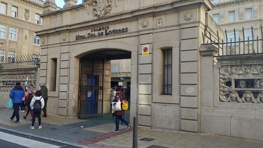 Un colegio religioso mixto de Valladolid aparta a un profesor por "comportamiento inadecuado" con las alumnas