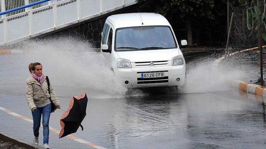 El Gobierno de Canarias declara la alerta máxima por tormentas, lluvias, viento y riesgo de inundaciones este fin de semana