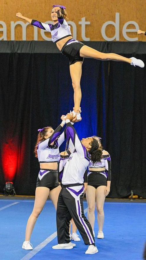 Acrobacia del Mustangs All Stars Córdoba