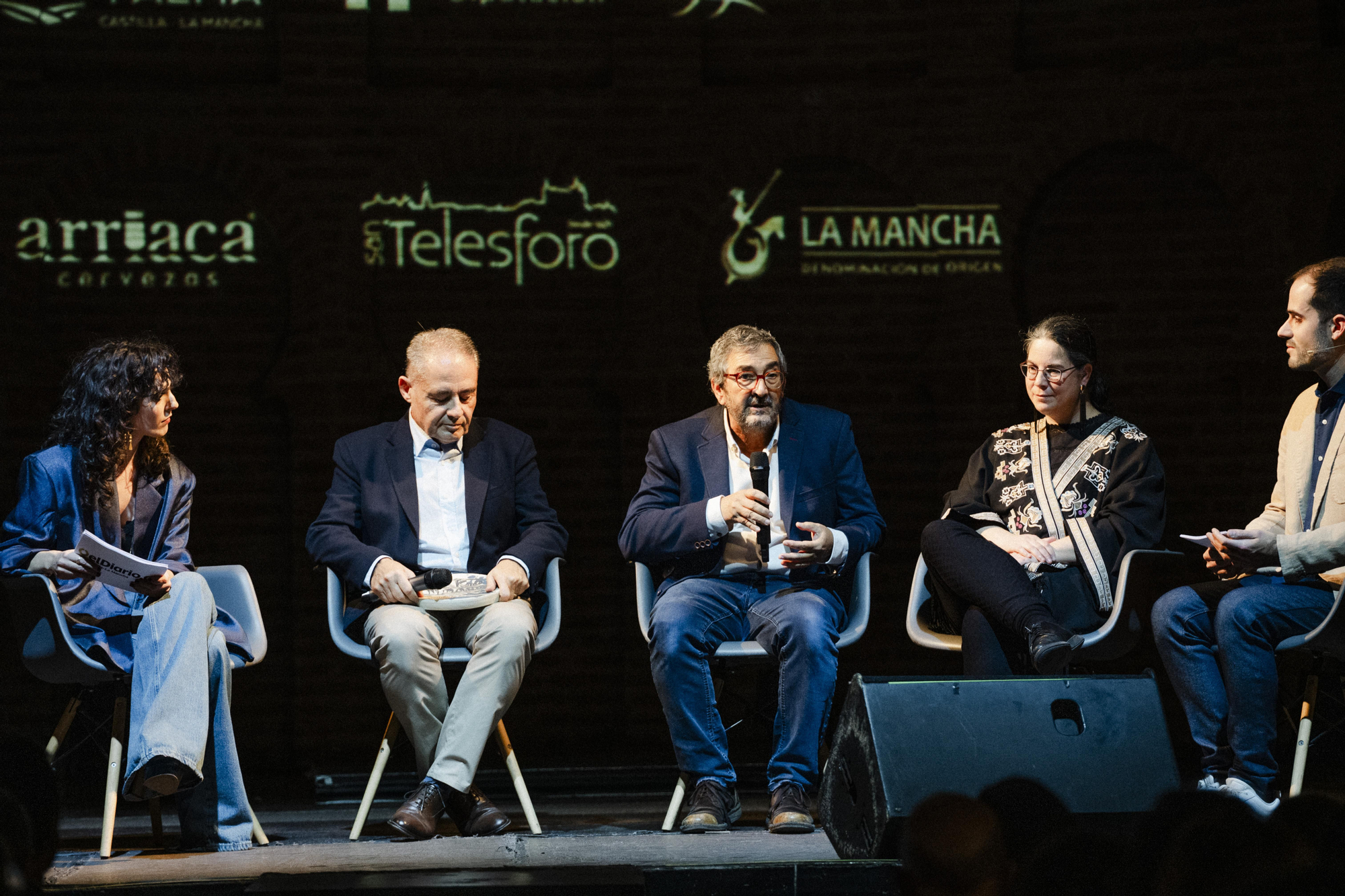 De izquierda a derecha: Itziar Machicado, Francisco Alía, Julián López, Verónica Sierra y Javier Muñoz de la Torre durante una entrevista.