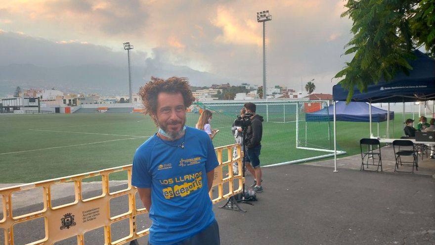 Los ríos de magma del volcán expulsan a miles de personas: "Creo que a mi casa le quedan horas"