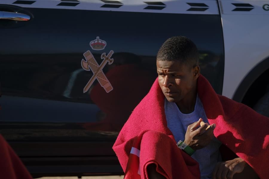 27 personas atendidas por servicios de emergencia en la playa de El Burrero. (EFE/Ángel Medina G).