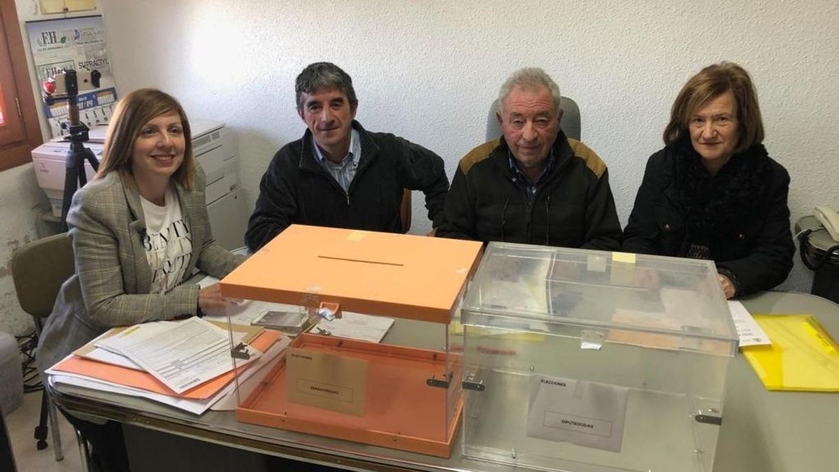 La localidad riojana de Villarroya tarda menos de un minuto en votar