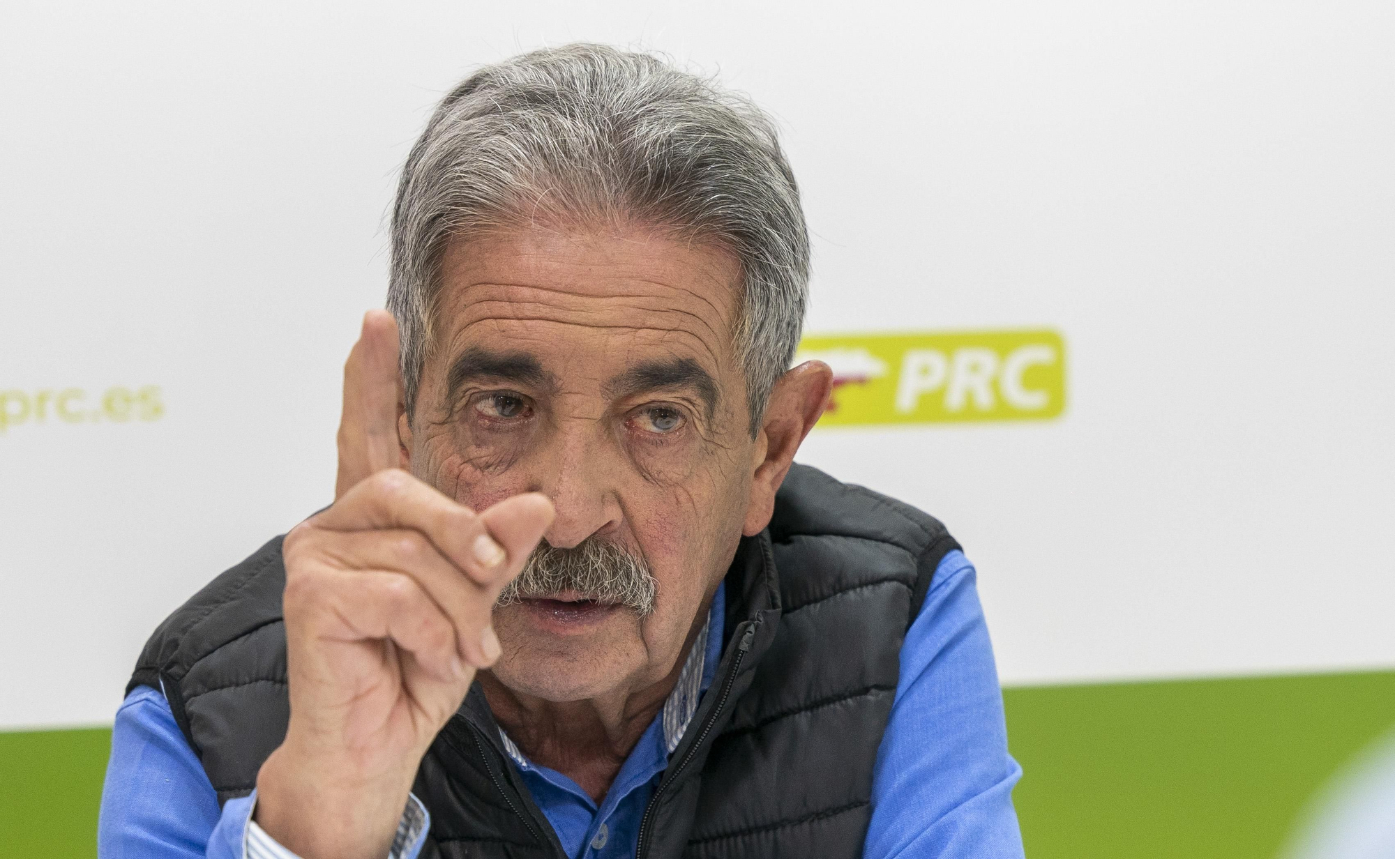 Revilla se compromete a mantener su escaño en el Parlamento toda la legislatura.